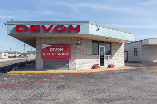 Devon Self Storage - 9157 - E Fort Worth