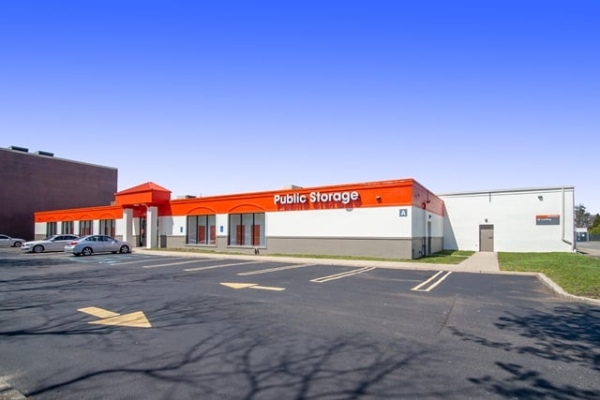 Public Storage - Garden City - 1055 Stewart Ave