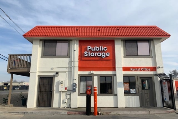 Public Storage - Tracy - 400 W Larch Road