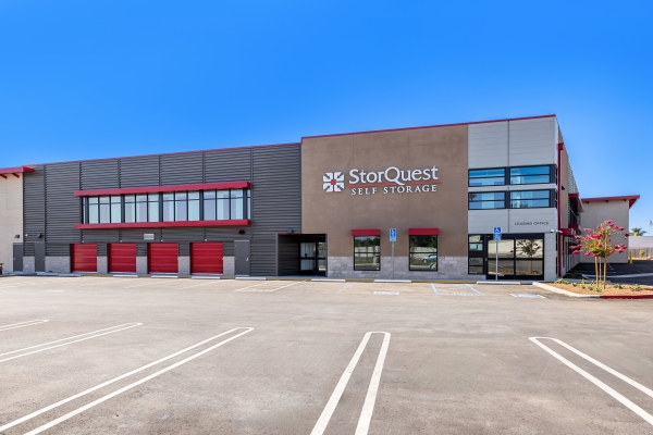 9156 - StorQuest - Vista / North Ave