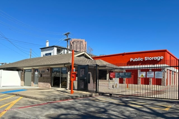 Public Storage - Dallas - 2320 N Central Expy