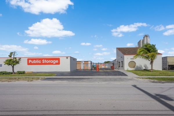 Public Storage - North Miami - 1905 NE 146th St