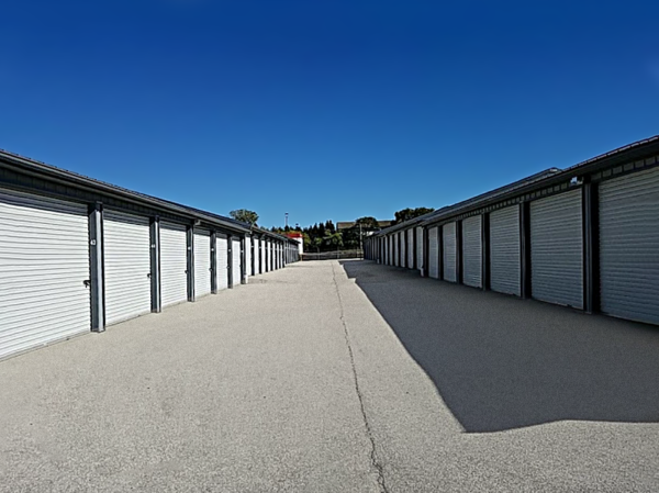 Storage Rentals of America - Milwaukee - N. Teutonia Ave.