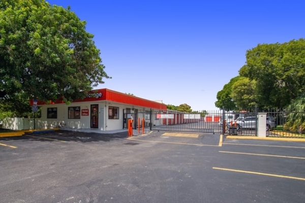 Public Storage - Davie - 2001 SW 70th Ave