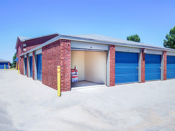 Storage Rentals of America - Topeka - 1825 SW Westport Dr