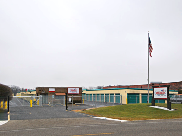 Storage Rentals of America - Elgin - Davis Rd.