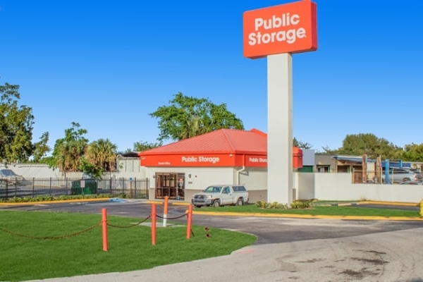 Public Storage - Lantana - 1801 Hypoluxo Road