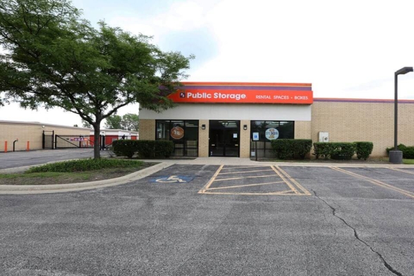 Public Storage - Schaumburg - 777 W Wise Road