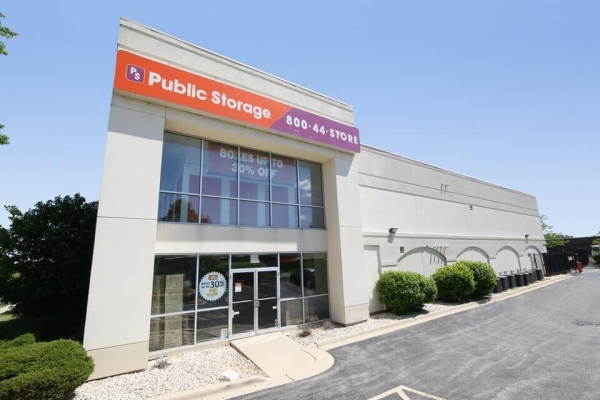 Public Storage - Lombard - 2399 S Finley Road