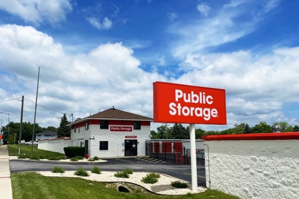 Public Storage - Aurora - 945 N Farnsworth Ave