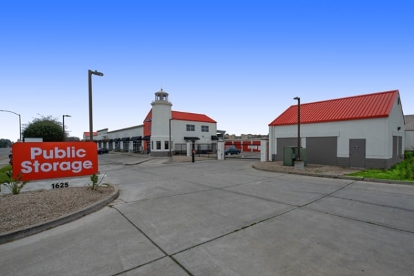 Public Storage - Oakley - 1625 Main Street