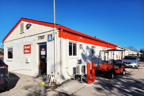 Public Storage - Gladstone - 7707 N Oak Trafficway